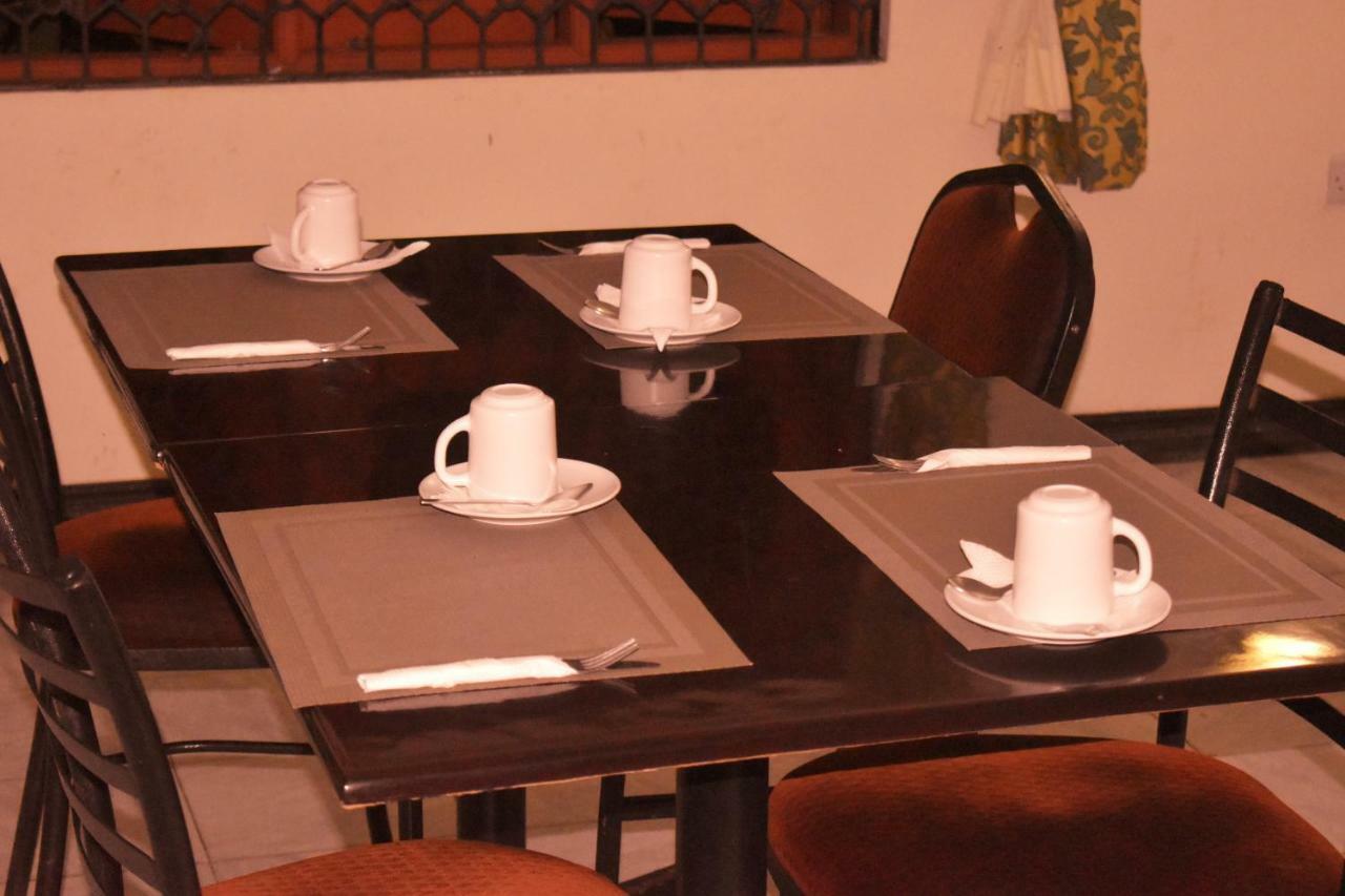 Hotel Leinmach House Nyali Mombasa Esterno foto